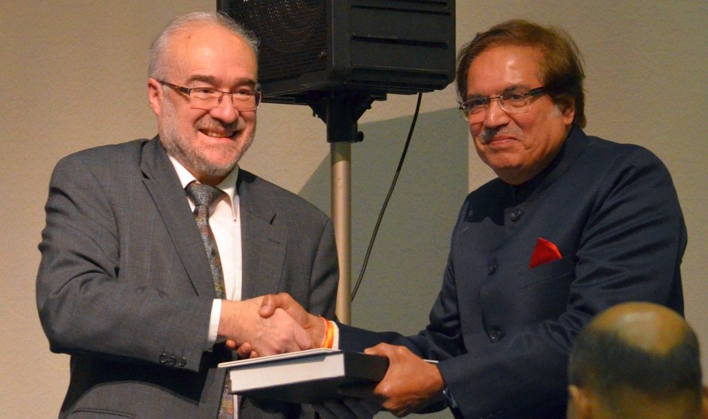 Tushaar Shah receives the Water for Life Award 2014 from Michel Jarreau, Chair of UN-Water, at the United Nations University in Tokyo on Friday. Photo: UN Water