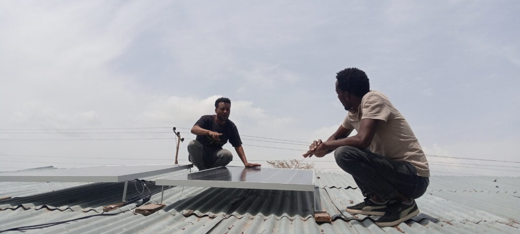 A solar pump technician explaining its maintenance to a farmer in Oromia Region, Ethiopia. Photo: Yonas Tafesse / IWMI