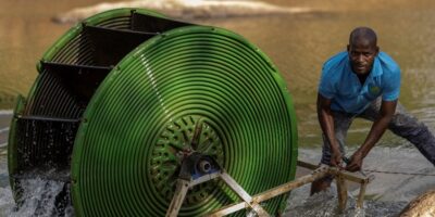 A farmer in Malawi installing a hydro-powered water pump. Photo: GIZ