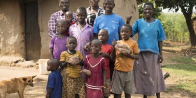 A family of farmers in an agricultural landscape. Photo: Hugh Rutherford / CGIAR